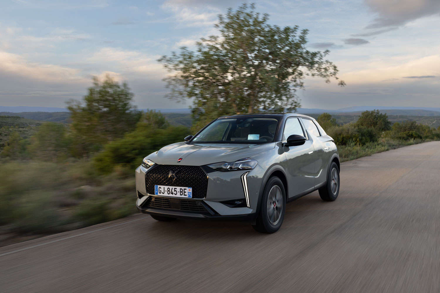 DS 3, вигляд спереду з лівого боку