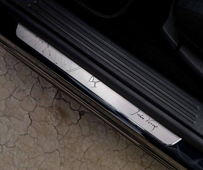 Розкішна панель приладів DS 7 JULES VERNE