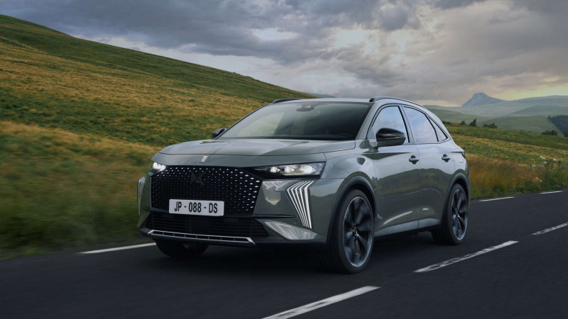 DS 7 у 2025 році отримав нові виконання: витончений DS 7 Pallas та люксовий DS 7 Étoile